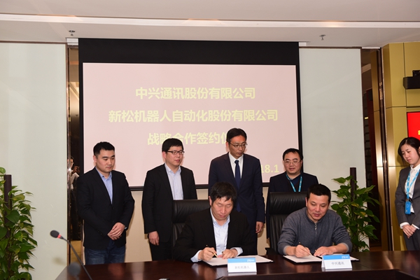 ���׹ٷ�-�������������·����е��������ͨѶ�ɷ����޹�˾ǩ��ս������Э��